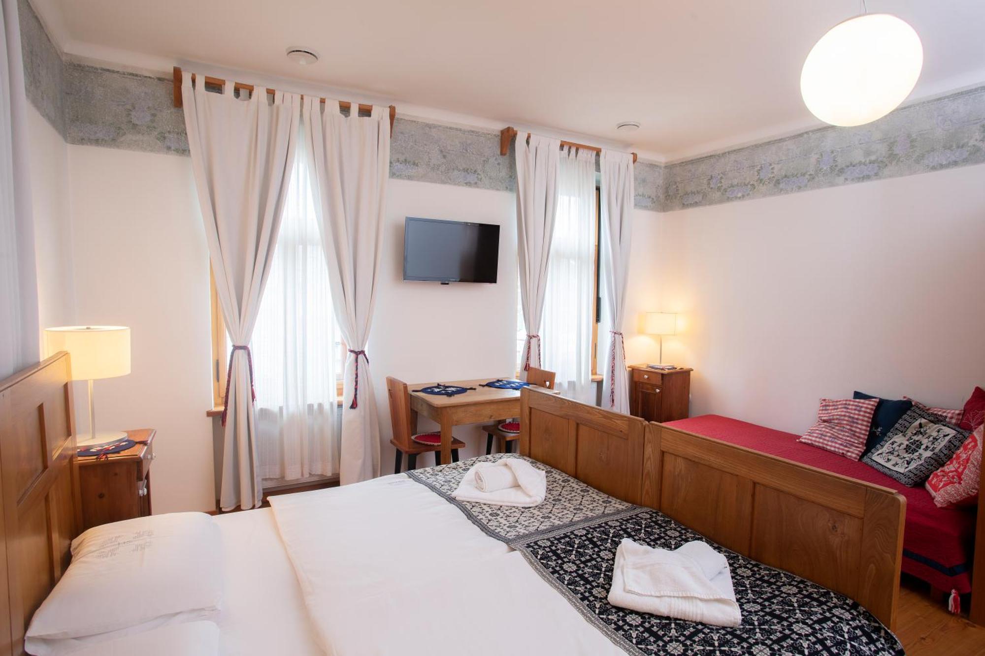 Pr'Gavedarjo Eco Heritage B&B 크라니스카고라 객실 사진