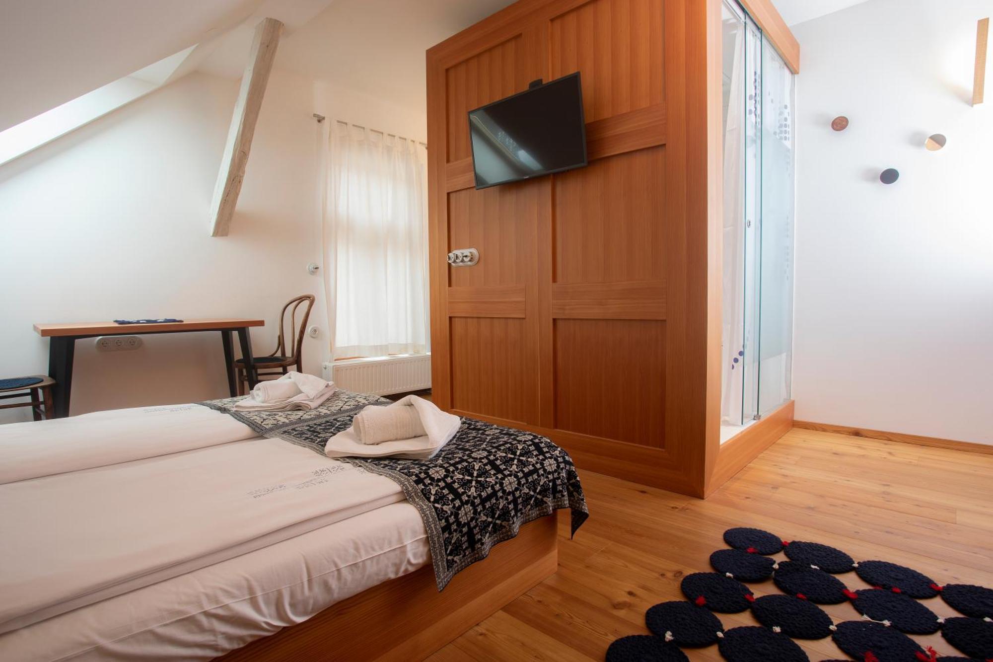 Pr'Gavedarjo Eco Heritage B&B 크라니스카고라 객실 사진